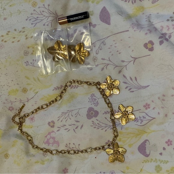 chello Jewelry - 4/$25 Gold Floral Necklace with Matching Earrings by Chello